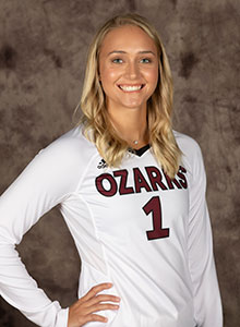 Kaylee Larimer head Shot